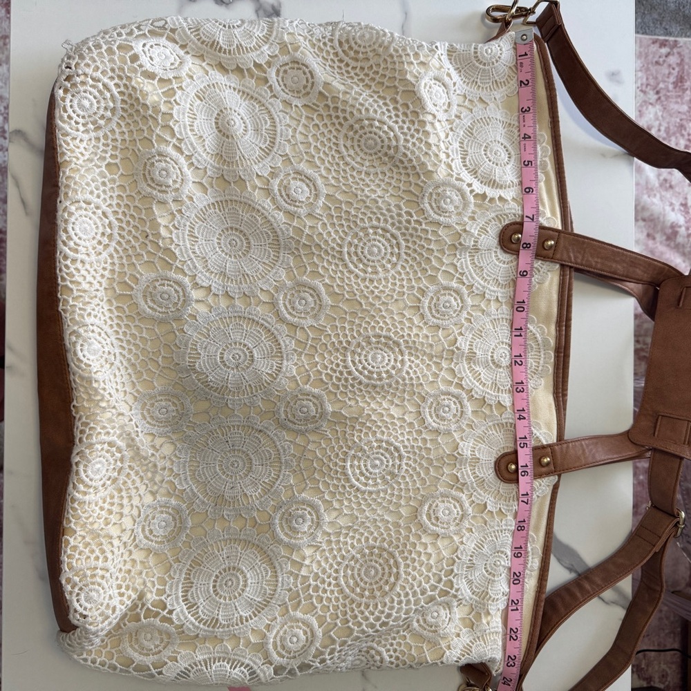 Merona Cream Lace‎ Overnight Bag - Picture 4 of 10